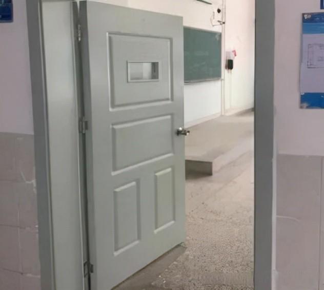 武汉十七中教室门主角,武汉十七中28分教室门